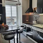 Grand T3 70m2 ,cosy Confort ,2 Chambres, 6 Personnes ,parking Privé Sécurisé Appartamento Reims