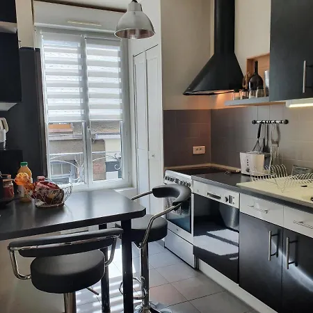 Grand T3 70m2 ,cosy Confort ,2 Chambres, 6 Personnes ,parking Prive Securise Apartmán Remeš